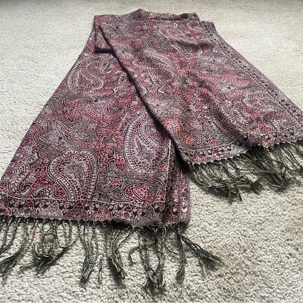 Elegant Paisley Scarf with Fringe